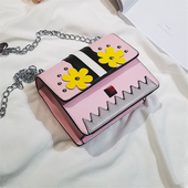 Όμορφη κυρία μίνι chantichna για την άνοιξη και το καλοκαίρι