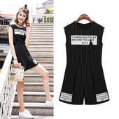 Κομψό κυρίες gasherizon με μια επιγραφή σε μαύρες ρίγες