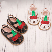 Παιδικά σανδάλια για κορίτσια διακοσμημένο με κεράσια σε μαύρο και άσπρο