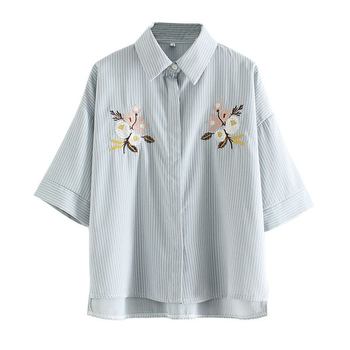 Дамска риза с широк 3/4 ръкав, бродирани цветя и райета