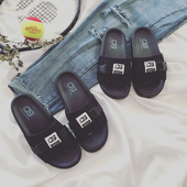 Casual παντόφλες για τους άνδρες και τις γυναίκες σε μαύρο χρώμα με αγκράφα