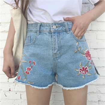 Къси модерни дамски панталони с висока талия и бродерия на цветя