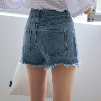 Модерни къси дамски панталони с имитация на джоб, с висока талия и леко накъсани