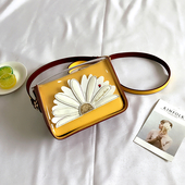 Стилна мини дамска чанта с декорация бродерия в различни разцветки