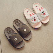 Πολύ ενδιαφέρον παντόφλες καλοκαίρι κατάλληλο για τα κορίτσια και τα αγόρια με ενδιαφέρουσες απομιμήσεις των ζώων