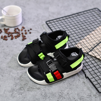 Много удобни ежедневни спортни сандалки за момченце с лепеща се закопчалка