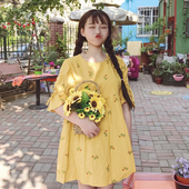 Μεγάλη Sharenka καλοκαίρι γυναικών φόρεμα με ενδιαφέρον aplikatsiy