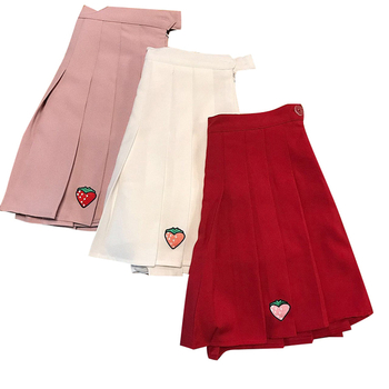 Много свежа дамска плисирана пола в три различни цвята и малка красива бродерия - ягодка