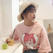 μπλούζα πολλά φρέσκα ροζ κυρία με μια ενδιαφέρουσα σφραγίδα