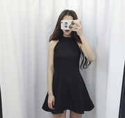 Μεγάλη βράδυ κυρίες φόρεμα χωρίς μανίκια και ένα κολάρο γύρω από το λαιμό