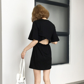 Η σύγχρονη καθημερινή κυρίες κοντό φόρεμα με γυμνά σταυρό σε λευκό και γκρι