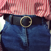 Δείγμα κυρίες δερμάτινη ζώνη γύρω από πόρπη