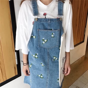 denim jumpsuit σύντομο γυναικών με μεγάλες τσέπες και κεντημένα λουλούδια