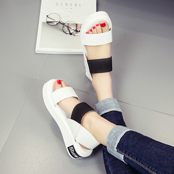 Елегантни сандали с платформа - бели, с различни цветни каишки