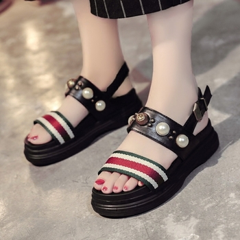 Стилни сандали с платформа с интересна декорация - нит