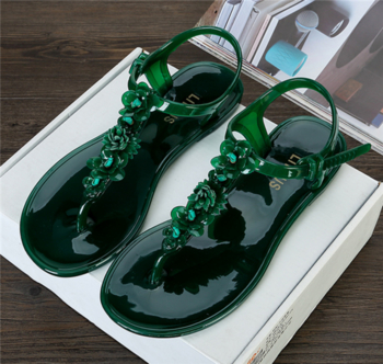 Дамски летни леки удобни сандали в три цвята с равна подметка и от еко кожа - зелени, черни и бели