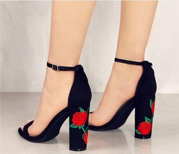 Дамски сандали два модела с изображение на красива роза