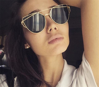 γυαλιά Πολλές κομψό γυναικών σε πολλά διαφορετικά χρώματα