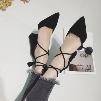 Елегантни сандали на висок ток с връзки по глезена - кафяв и черен модел