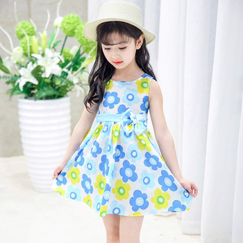 Παιδικό καλοκαιρινό φόρεμα με καταπληκτική και φρέσκα florals σε τρία μοντέλα είναι κατάλληλα για τη ζωή στην παραλία