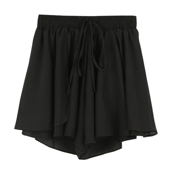 Широки дамски къси панталони, в небрежен стил и в черен цвят