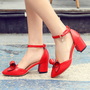 Сладки дамски обувки на ток с панделка, леко остри в червен, бял и черен цвят
