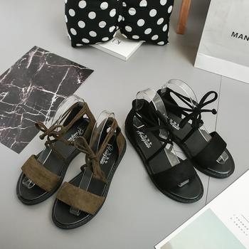 Стилни дамски сандали в черен и кафяв цвят с кръстосани връзки