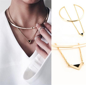 Модерен и много елегантен дамски чокър с красива висулка