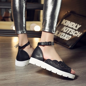 Сладки летни дамски сандали в няколко цвята с удобна подметка