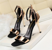 ψηλοτάκουνα παπούτσια Πολύ όμορφες κυρίες - 7 χρώματα