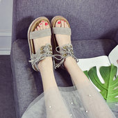 Καθημερινά κυρίες σανδάλια με άνετα πέλματα και τους δεσμούς σε μαύρο, γκρι και μπεζ