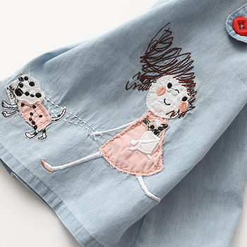 Сладка дънкова рокля за момичета с декорация копчета и бродирано изображение