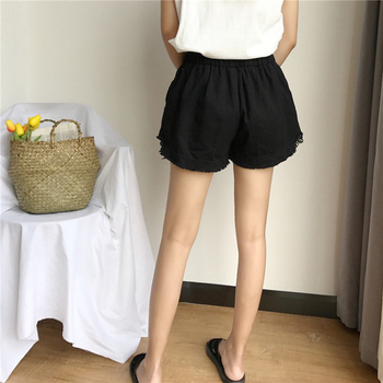 Летни дамски къси панталони в свободен стил, в бял и черен цвят