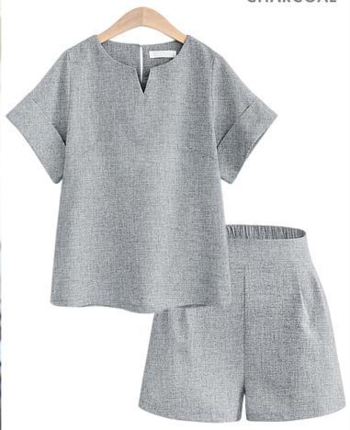 Стилен дамски комплект от две части - къси широки панталони и къса свободна блуза в няколко цвята