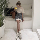 Καθημερινά κυρίες που χιτώνα + καρό φούστα