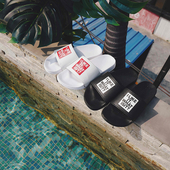 Unisex Γυναικείες παντόφλες σε λευκό και μαύρο, με επιγραφή - ελαστικό