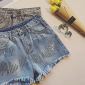 Γυναικεία σορτς με πούλιες σε μπλε και γκρι και ελαφρώς σχισμένες