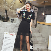 σύνολο κομψό κυρίες - μπλούζα με κέντημα και 3/4 μανίκια και μακριά φούστα με ένα διαφανές τμήμα