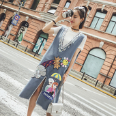 Κομψό κυρίες φόρεμα με λουλούδια κεντήματα και σχισμή