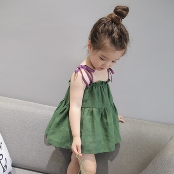 Широка детска рокля с тънки връзки в лилав и зелен цвят