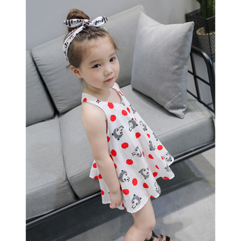 Сладка детска рокля за момичета в бял цвят с цветна декорация