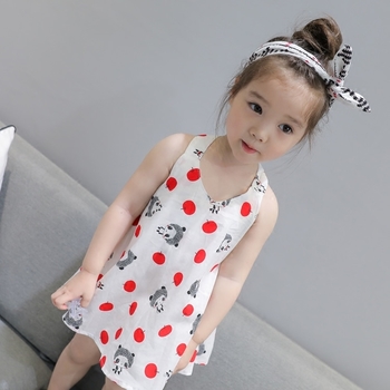 Сладка детска рокля за момичета в бял цвят с цветна декорация