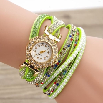Много интересен дамски часовник тип гривна с лъскави,шарени камъчета за украса