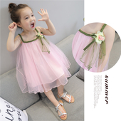 Καλοκαίρι φόρεμα για κορίτσια σε ένα ευρύ σχέδιο σε ροζ χρώμα με λουλούδι