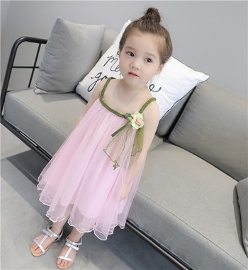 Лятна детска рокля за момичета в широк модел, в розов цвят с цвете