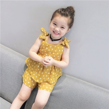 Детски сладък комплект за момичета в жълт цвят - потник и къси панталони