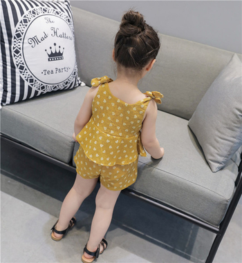 Детски сладък комплект за момичета в жълт цвят - потник и къси панталони