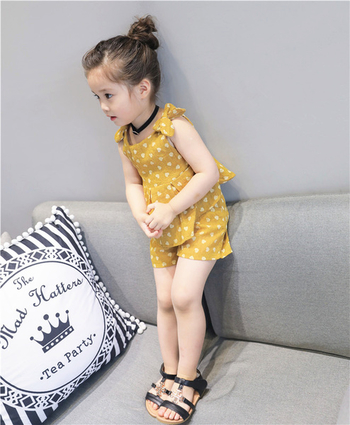 Παιδικό γλυκό σετ για κορίτσια σε κίτρινο - μπλούζα και σορτς