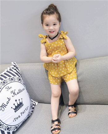 Παιδικό γλυκό σετ για κορίτσια σε κίτρινο - μπλούζα και σορτς