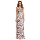 Πολύ ενδιαφέρουσα και μακρά πολύ κομψό κυρίες αμάνικο φόρεμα με πολύχρωμα γεωμετρικά σχήματα